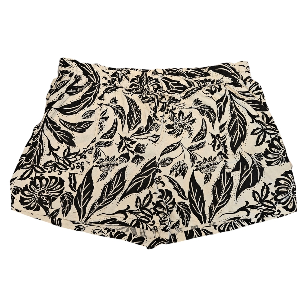 Flowery Black/White Shorts